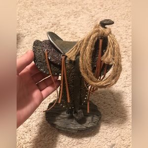 SADDLE DECOR
